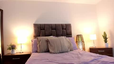 Snapshot of alicecullenn_ chatting on 10-18-25, 12:39 Alice Cullen online show from 10-18-25, 12:39