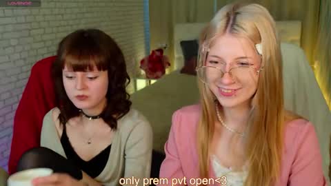 Snapshot of alicedews chatting on 03-10-26, 01:49 alice online show from 03-10-26, 01:49