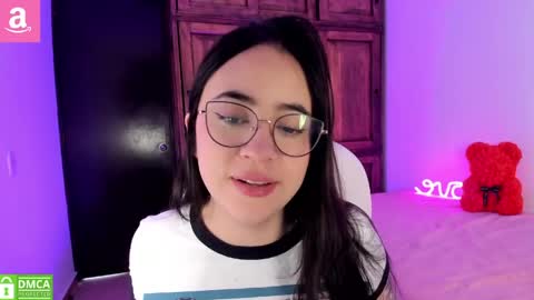 Snapshot of alicee_2 chatting on 05-18-26, 05:19 Aliceee .. 97YP9VWGZHrefnav wishlist lists 1 online show from 05-18-26, 05:19