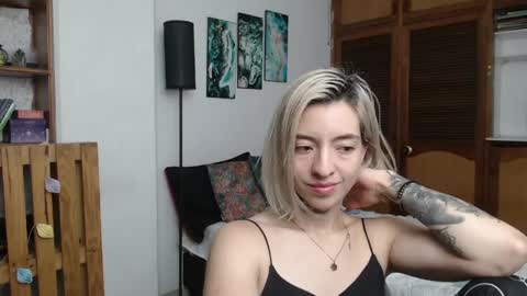 alicee_logan_ online show from 04-20-26, 03:42
