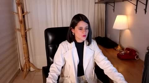 Snapshot of alicee_milf_ chatting on 12-22-25, 11:18 Aleja online show from 12-22-25, 11:18