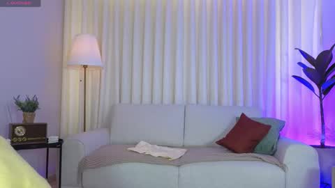 Snapshot of alicee_milf_ chatting on 05-30-26, 02:25 Aleja online show from 05-30-26, 02:25