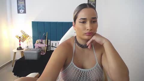 Snapshot of alicee_wild_ chatting on 10-03-25, 09:34 Alicia 1000 PM - 600 AM COLOMBIAN TIME online show from 10-03-25, 09:34