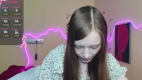 Snapshot of alicehariss chatting on 10-26-25, 03:12 Alie online show from 10-26-25, 03:12