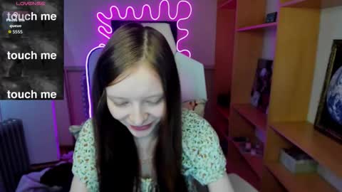 Snapshot of alicehariss chatting on 11-07-25, 06:13 Alie online show from 11-07-25, 06:13