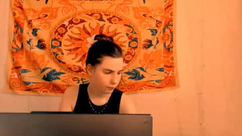 Alice online show from 03-26-26, 05:24