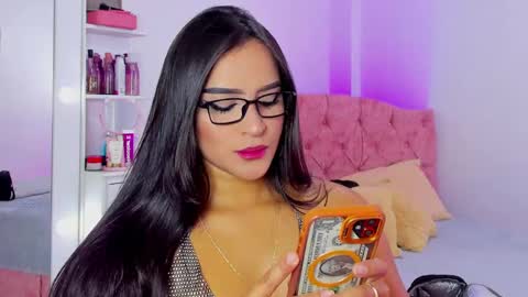 Snapshot of alicekiing_ chatting on 02-06-25, 03:06 ALICEKIING online show from 02-06-25, 03:06