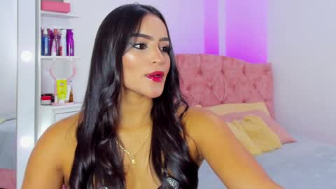 Snapshot of alicekiing_ chatting on 02-25-25, 04:35 ALICEKIING online show from 02-25-25, 04:35