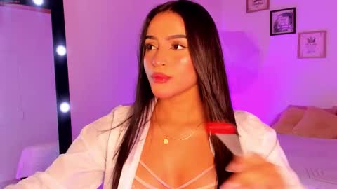 Snapshot of alicekiing_ chatting on 09-21-25, 02:13 ALICEKIING online show from 09-21-25, 02:13