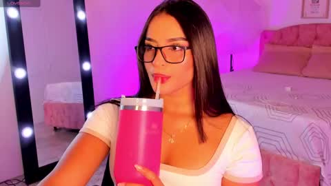 Snapshot of alicekiing_ chatting on 10-07-25, 02:09 ALICEKIING online show from 10-07-25, 02:09