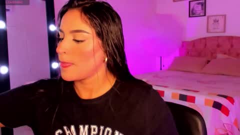 Snapshot of alicekiing_ chatting on 10-20-25, 02:34 ALICEKIING online show from 10-20-25, 02:34