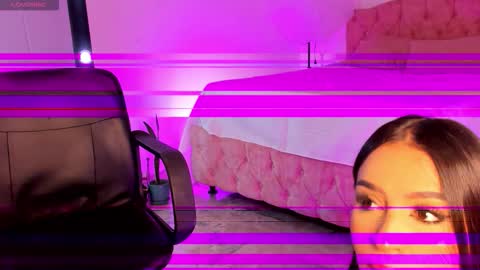 Snapshot of alicekiing_ chatting on 10-24-25, 03:58 ALICEKIING online show from 10-24-25, 03:58