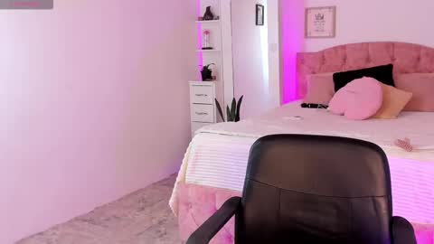 Snapshot of alicekiing_ chatting on 11-26-25, 03:07 ALICEKIING online show from 11-26-25, 03:07