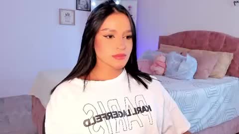 Snapshot of alicekiing_ chatting on 06-19-26, 04:28 ALICEKIING online show from 06-19-26, 04:28