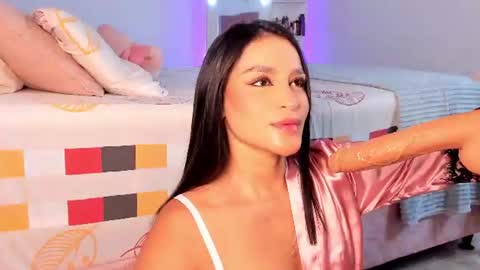 Snapshot of alicekiing_ chatting on 06-25-26, 05:12 ALICEKIING online show from 06-25-26, 05:12