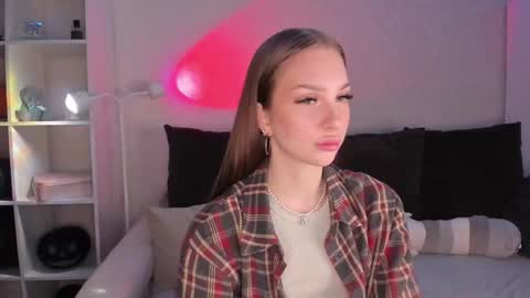 Snapshot of alicelababy_ chatting on 11-06-25, 03:18 Alice online show from 11-06-25, 03:18