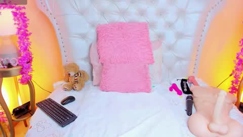 Snapshot of alicelamore chatting on 10-11-25, 12:04 Alice 3 online show from 10-11-25, 12:04