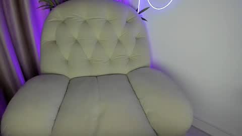 Snapshot of alicelevine chatting on 11-11-25, 05:07 AliceLevine online show from 11-11-25, 05:07