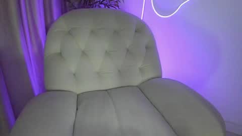 Snapshot of alicelevine chatting on 06-08-26, 04:13 AliceLevine online show from 06-08-26, 04:13