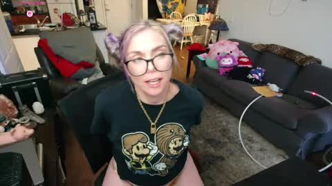Snapshot of aliceliddell710 chatting on 05-05-26, 01:24 Alice Liddell online show from 05-05-26, 01:24