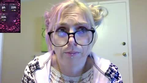Snapshot of aliceliddell710 chatting on 06-24-26, 12:20 Alice Liddell online show from 06-24-26, 12:20