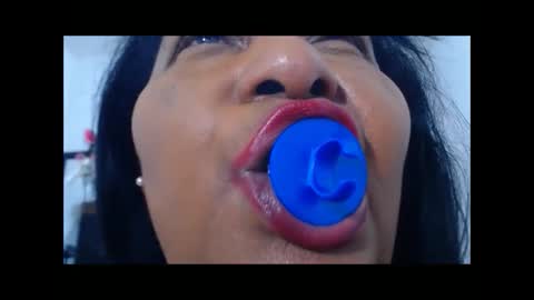 Snapshot of alicematuremilf chatting on 10-10-25, 05:06 yasmin online show from 10-10-25, 05:06