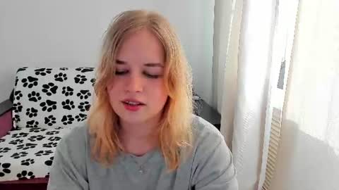 Snapshot of alicepopsy chatting on 06-21-26, 05:04 Alice online show from 06-21-26, 05:04