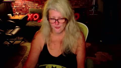 Snapshot of alicescuriosity chatting on 02-19-26, 05:47 Alices Curiosity online show from 02-19-26, 05:47