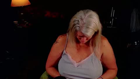 Snapshot of alicescuriosity chatting on 03-11-26, 02:28 Alices Curiosity online show from 03-11-26, 02:28