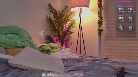 Snapshot of alicesis chatting on 01-29-25, 10:01 Alice online show from 01-29-25, 10:01