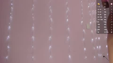 Snapshot of alicestark2 chatting on 11-27-25, 01:35 online show from 11-27-25, 01:35