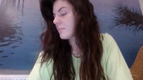 Snapshot of alicetailorrr chatting on 10-21-25, 05:08 AliceTailorrr online show from 10-21-25, 05:08