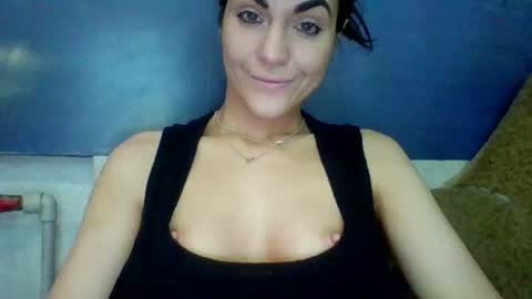 Snapshot of alicetailorrr chatting on 06-16-26, 05:26 AliceTailorrr online show from 06-16-26, 05:26