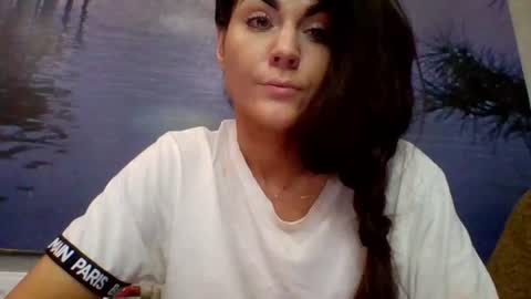 Snapshot of alicetailorrr chatting on 06-27-26, 05:23 AliceTailorrr online show from 06-27-26, 05:23