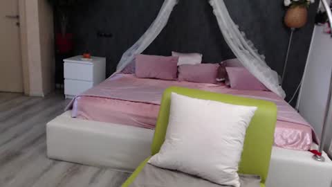 alicewiss online show from 06-26-26, 07:57
