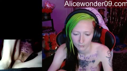 Snapshot of alicewonder52 chatting on 02-15-26, 08:35 Alice online show from 02-15-26, 08:35