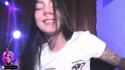 Snapshot of alicewoodville chatting on 11-18-25, 01:33 Alice online show from 11-18-25, 01:33