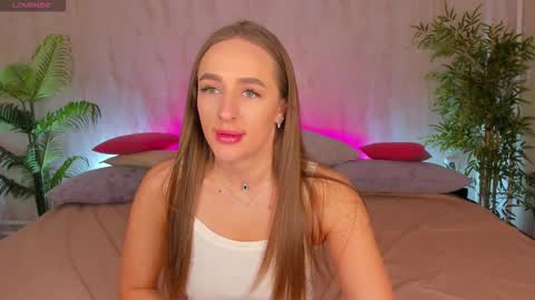 Mia online show from 12-01-25, 01:54