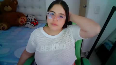 Snapshot of alicia_hotxx chatting on 12-19-24, 06:23 alison online show from 12-19-24, 06:23