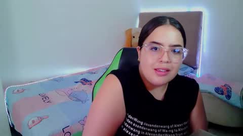 Snapshot of alicia_hotxx chatting on 02-06-25, 09:06 alison online show from 02-06-25, 09:06