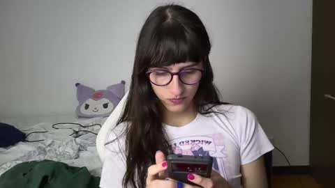 Snapshot of alicia_love29 chatting on 12-26-24, 02:01 Alice online show from 12-26-24, 02:01