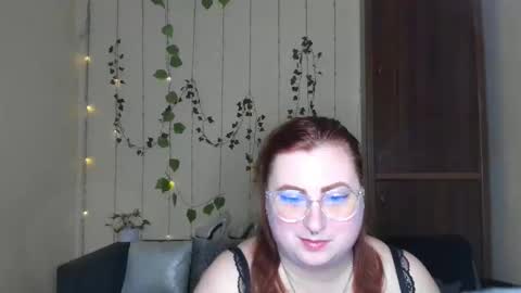 Snapshot of alicia_side_red chatting on 05-03-26, 11:27 Alicia online show from 05-03-26, 11:27