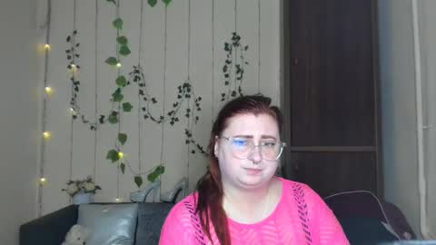 Snapshot of alicia_side_red chatting on 05-14-26, 06:42 Alicia online show from 05-14-26, 06:42