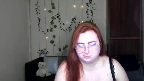 Snapshot of alicia_side_red chatting on 05-26-26, 05:36 Alicia online show from 05-26-26, 05:36