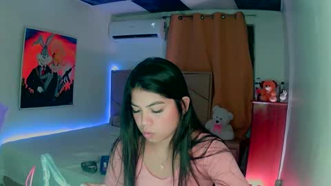 Snapshot of aliciabiden chatting on 12-24-24, 06:22 aliciabiden online show from 12-24-24, 06:22