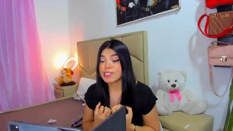 Snapshot of aliciabiden chatting on 10-12-25, 05:50 aliciabiden online show from 10-12-25, 05:50