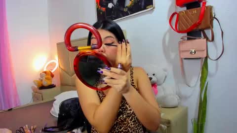 Snapshot of aliciabiden chatting on 10-13-25, 02:33 aliciabiden online show from 10-13-25, 02:33