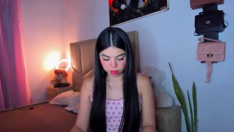 Snapshot of aliciabiden chatting on 11-15-25, 07:05 aliciabiden online show from 11-15-25, 07:05