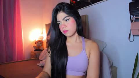 Snapshot of aliciabiden chatting on 11-25-25, 01:27 aliciabiden online show from 11-25-25, 01:27