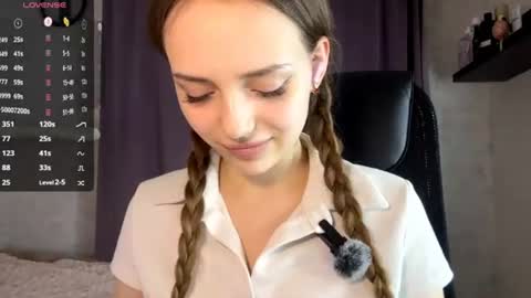 Snapshot of aliciacampbellia chatting on 06-13-26, 08:18 Alice online show from 06-13-26, 08:18